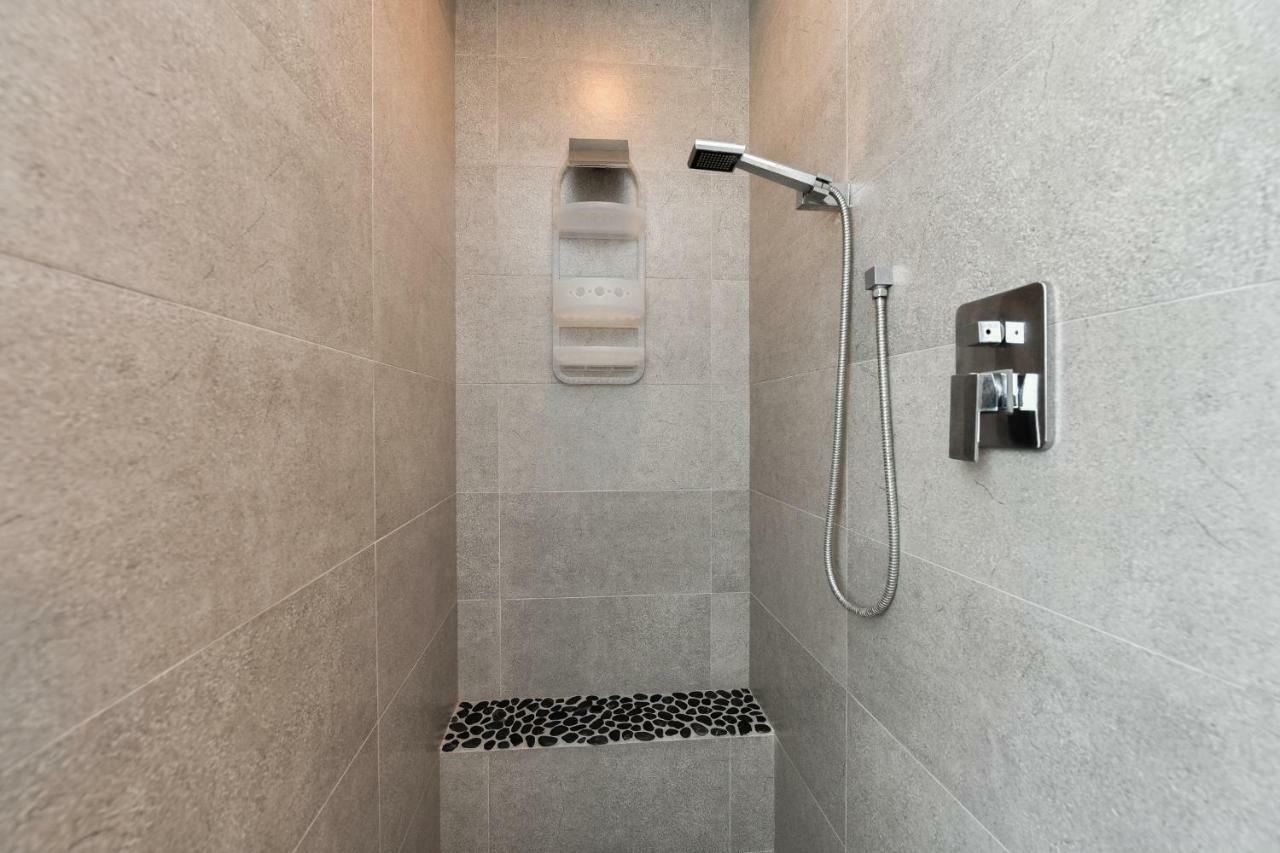 Contemporary Pool Villa I - Pool & Jacuzzi - Nearby Beach البندقية المظهر الخارجي الصورة